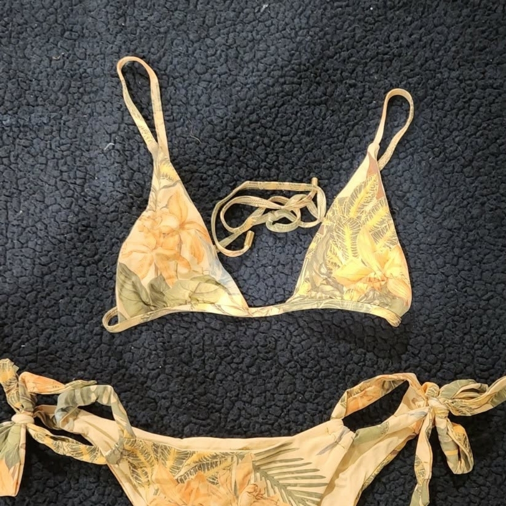 NWT Monday Swimwear Maui Top And Bottom